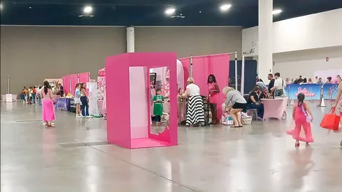 国足边路防守成功，韦世豪遭遇严密封锁